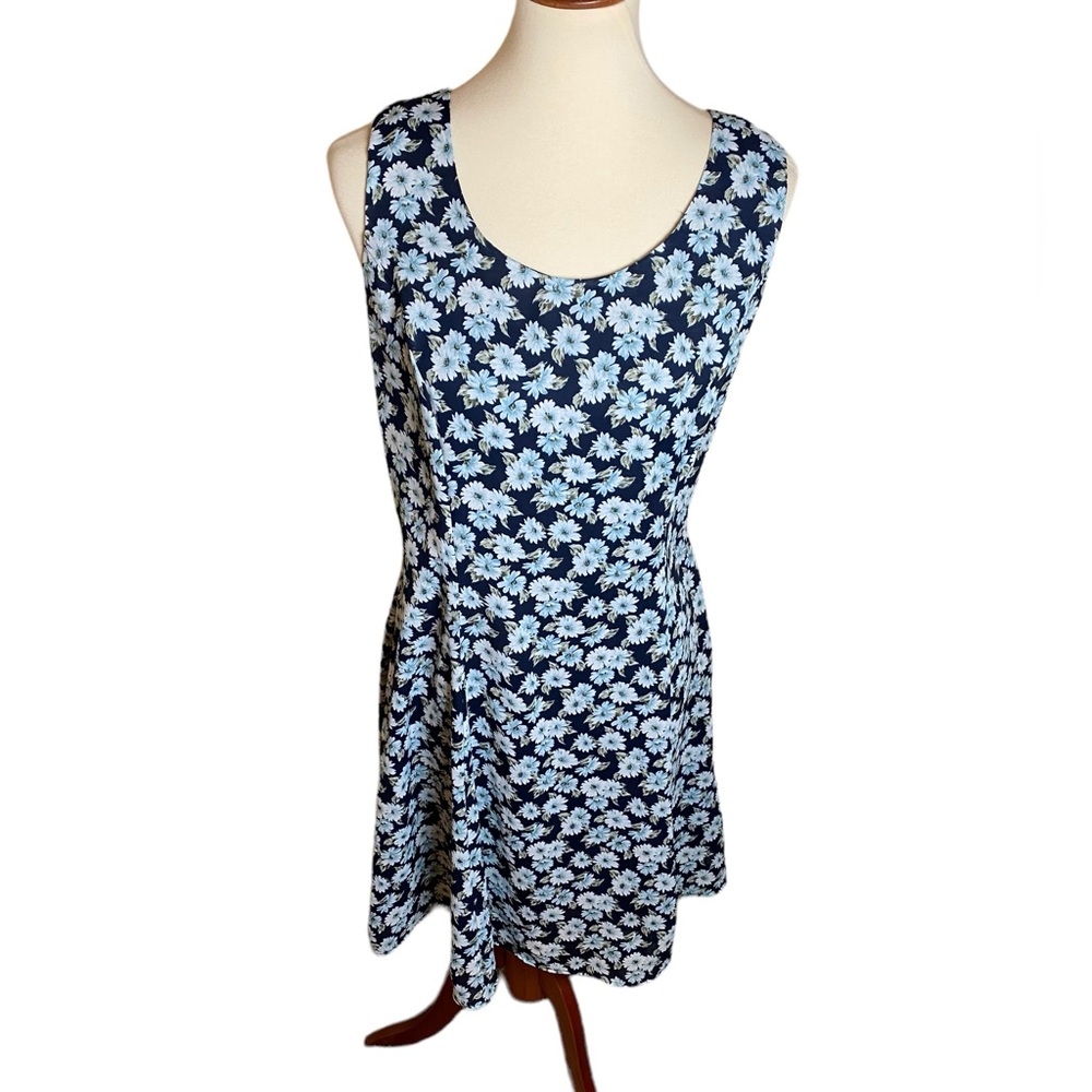 Vintage 90s Floral Dress. Back Zipper Closure.